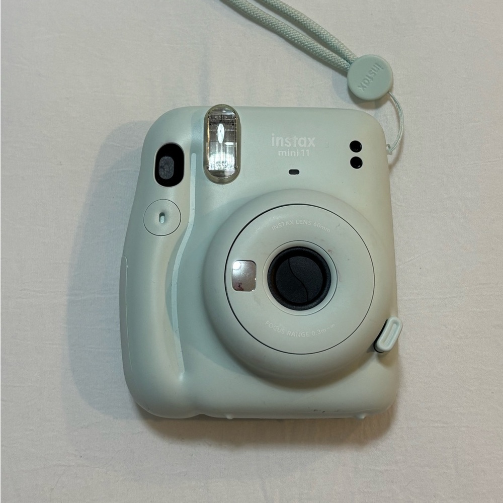 Instax Mini 11 in Soft Blue